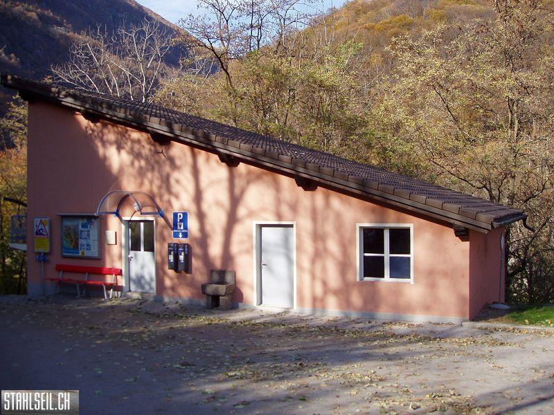 k-PB110319.JPG